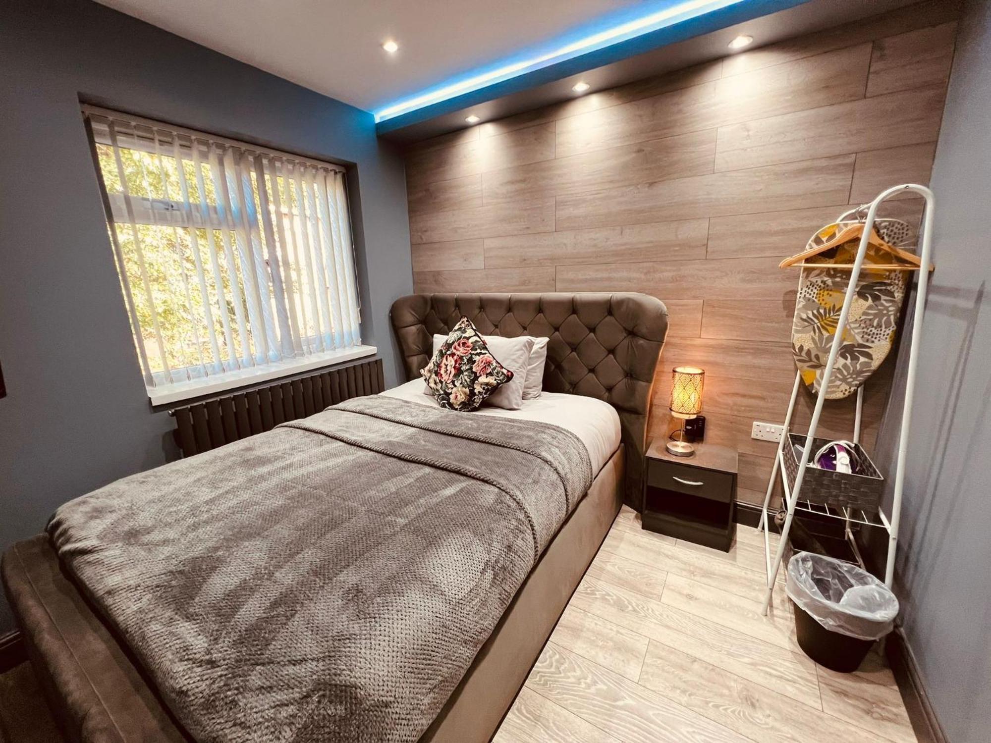 Modern Suites -5 Bedroom House- With Free Parking Birmingham City Esterno foto