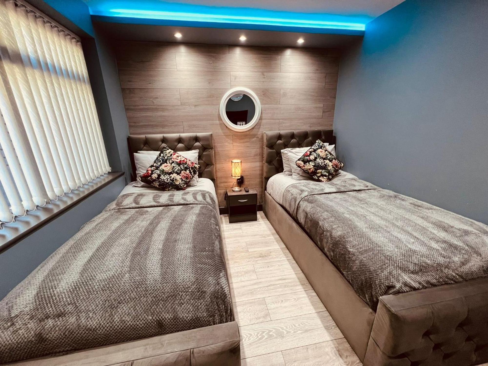 Modern Suites -5 Bedroom House- With Free Parking Birmingham City Esterno foto