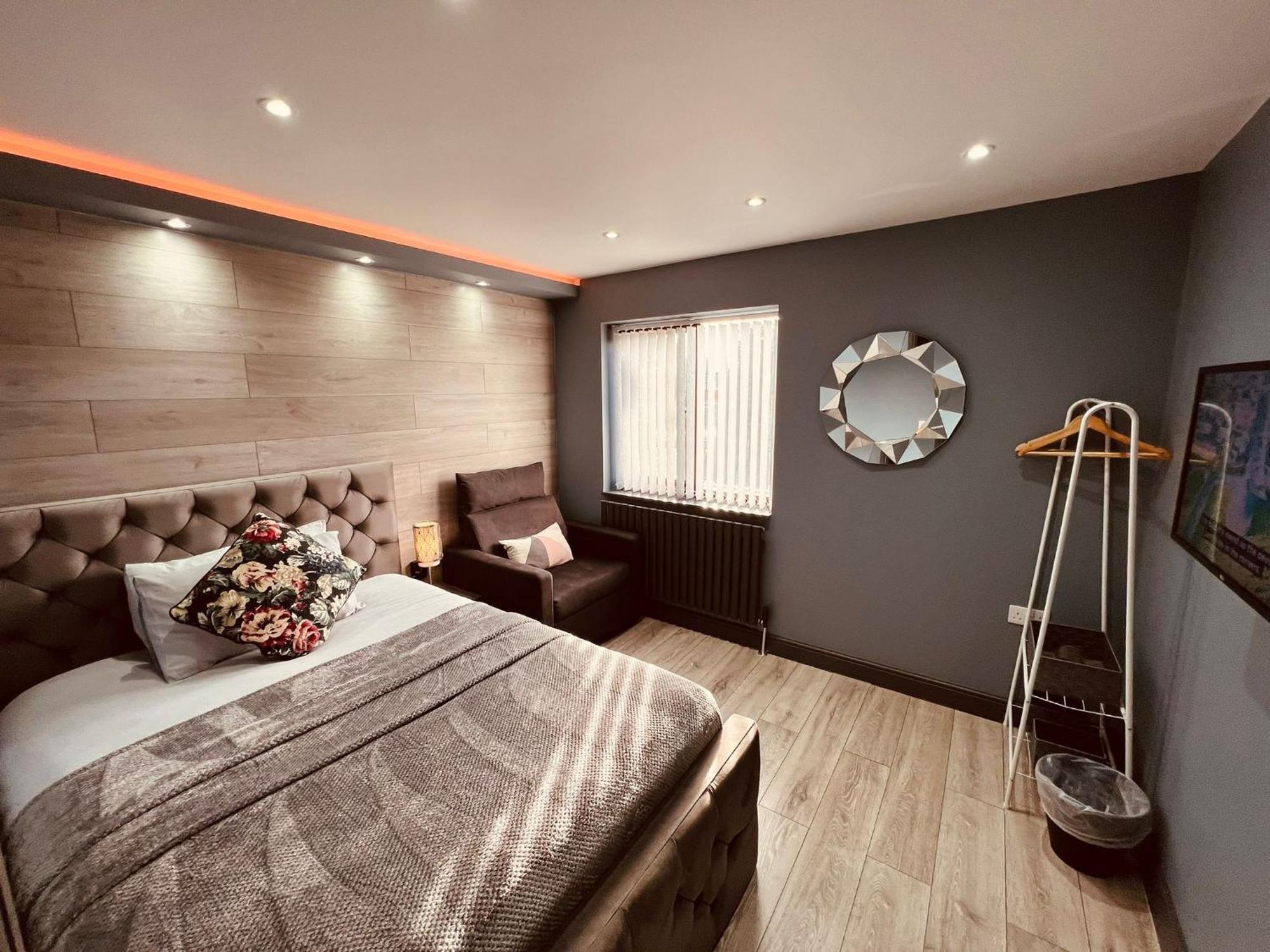 Modern Suites -5 Bedroom House- With Free Parking Birmingham City Esterno foto
