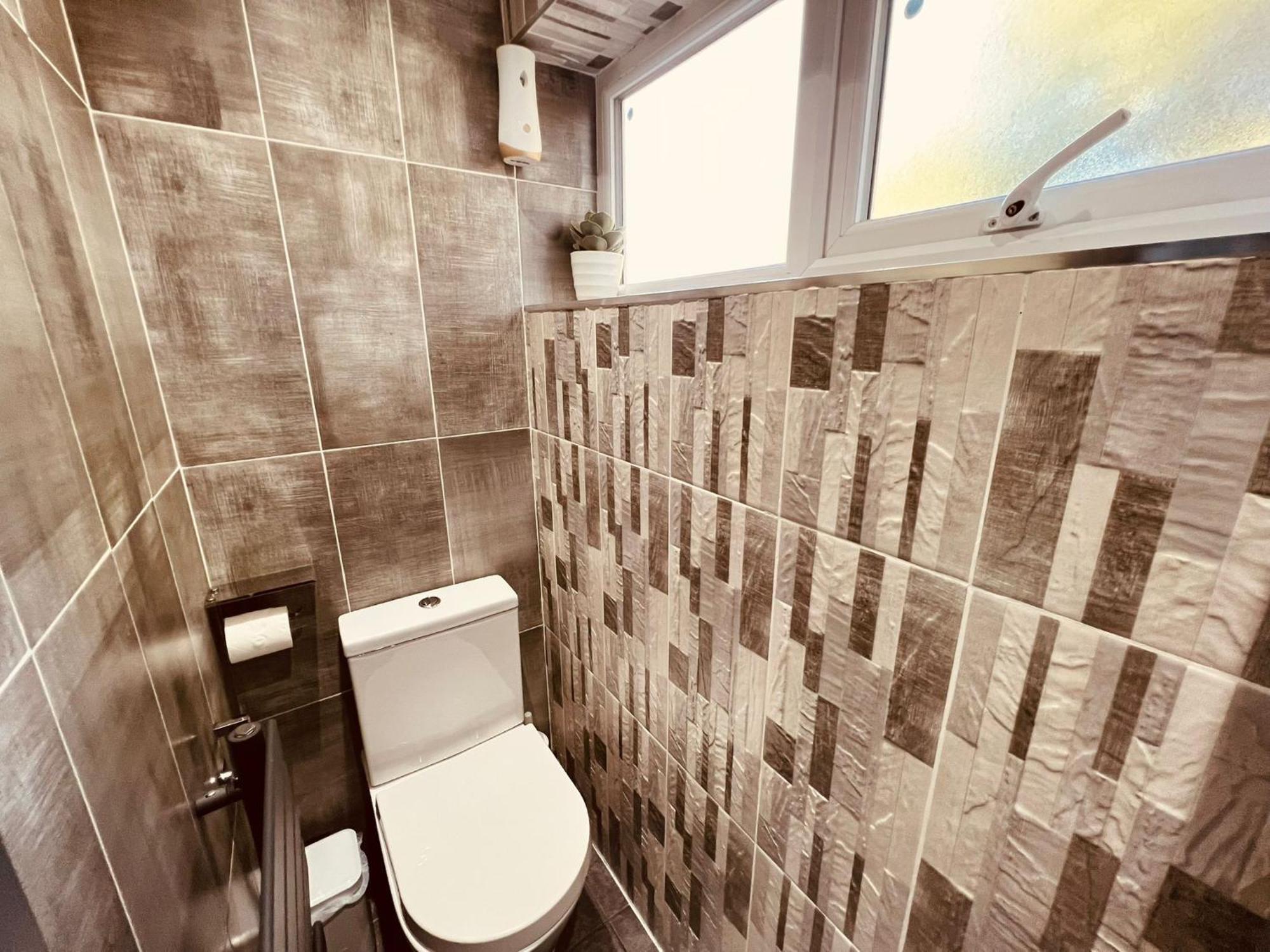 Modern Suites -5 Bedroom House- With Free Parking Birmingham City Esterno foto