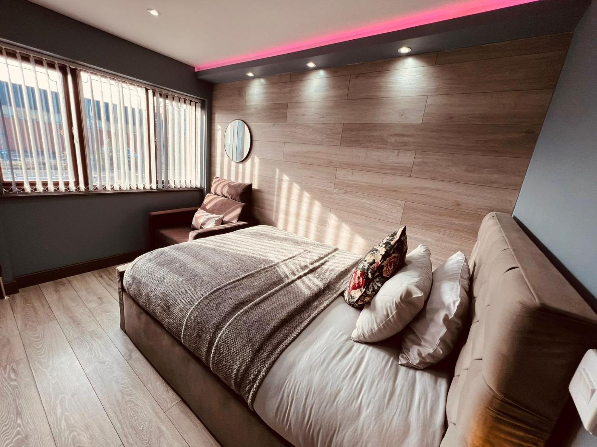 Modern Suites -5 Bedroom House- With Free Parking Birmingham City Esterno foto