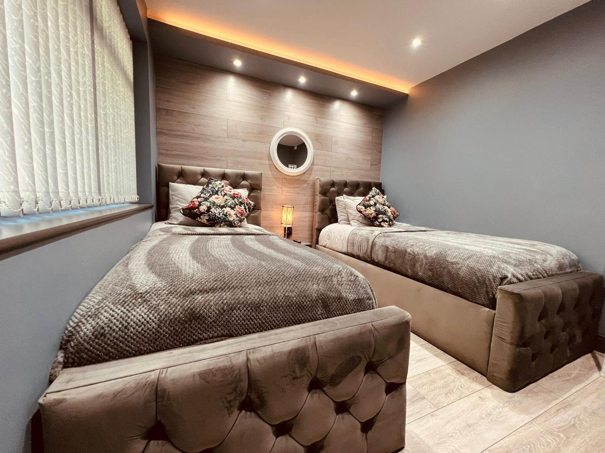 Modern Suites -5 Bedroom House- With Free Parking Birmingham City Esterno foto