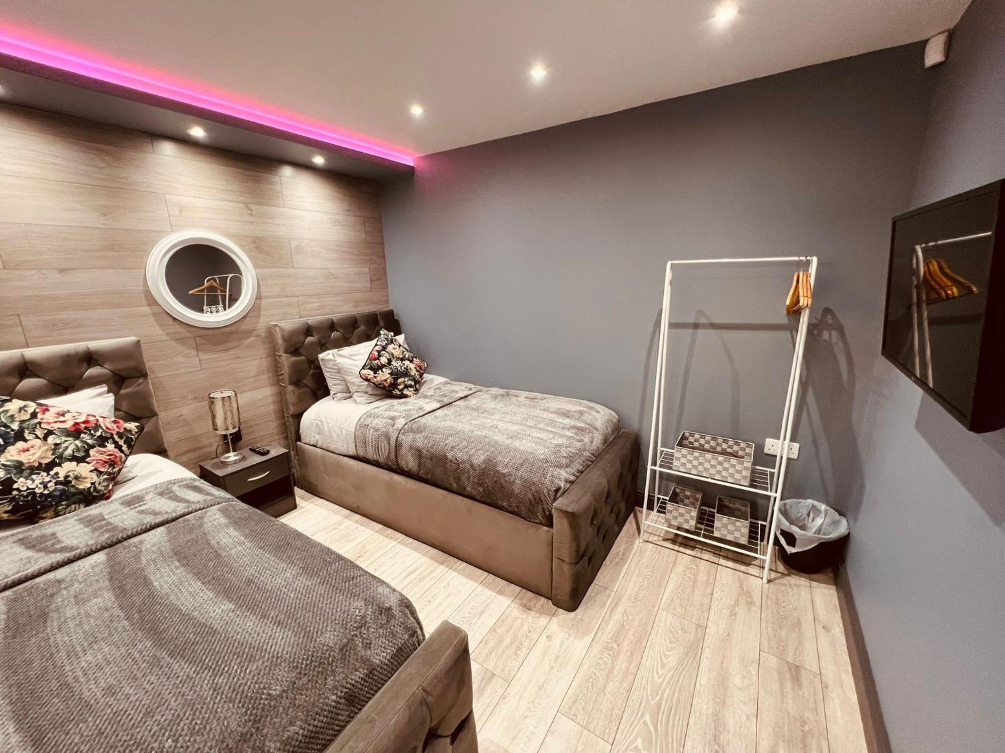 Modern Suites -5 Bedroom House- With Free Parking Birmingham City Esterno foto