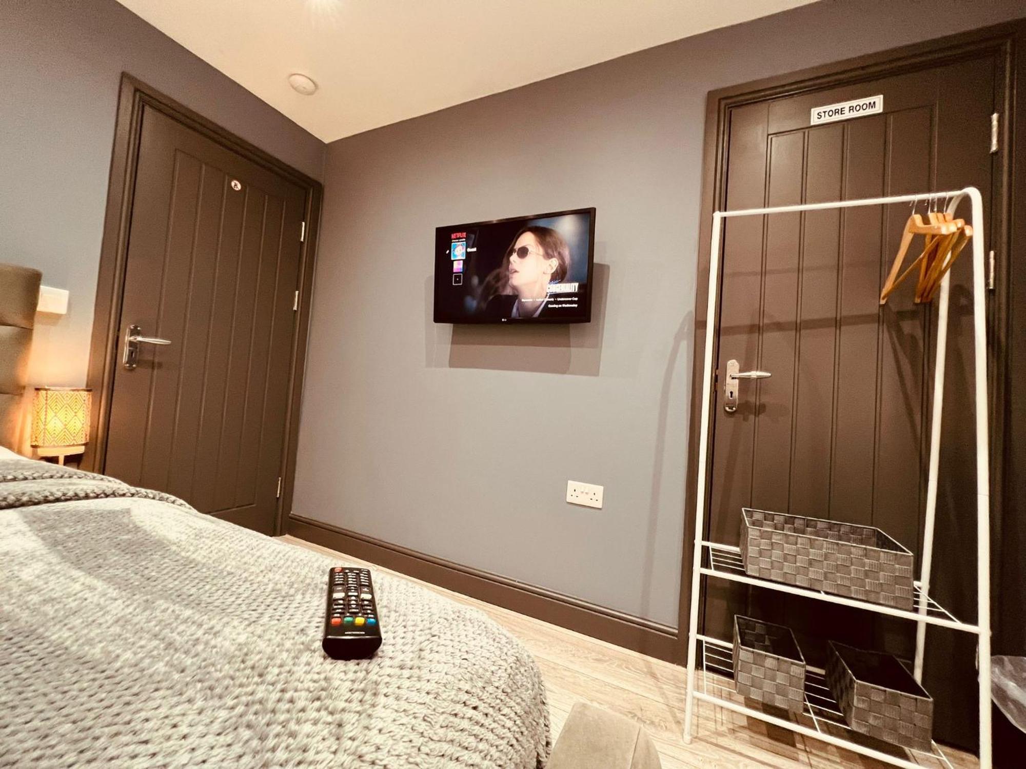 Modern Suites -5 Bedroom House- With Free Parking Birmingham City Esterno foto