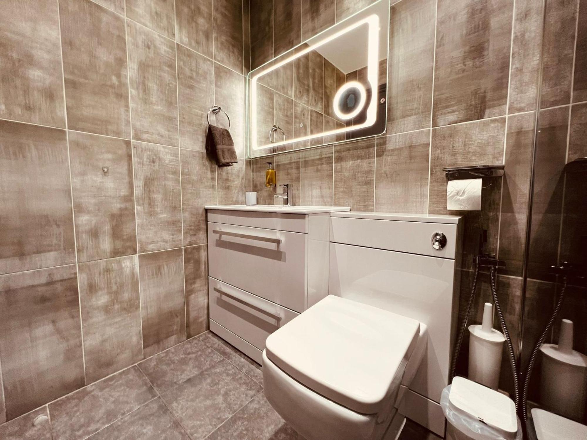 Modern Suites -5 Bedroom House- With Free Parking Birmingham City Esterno foto
