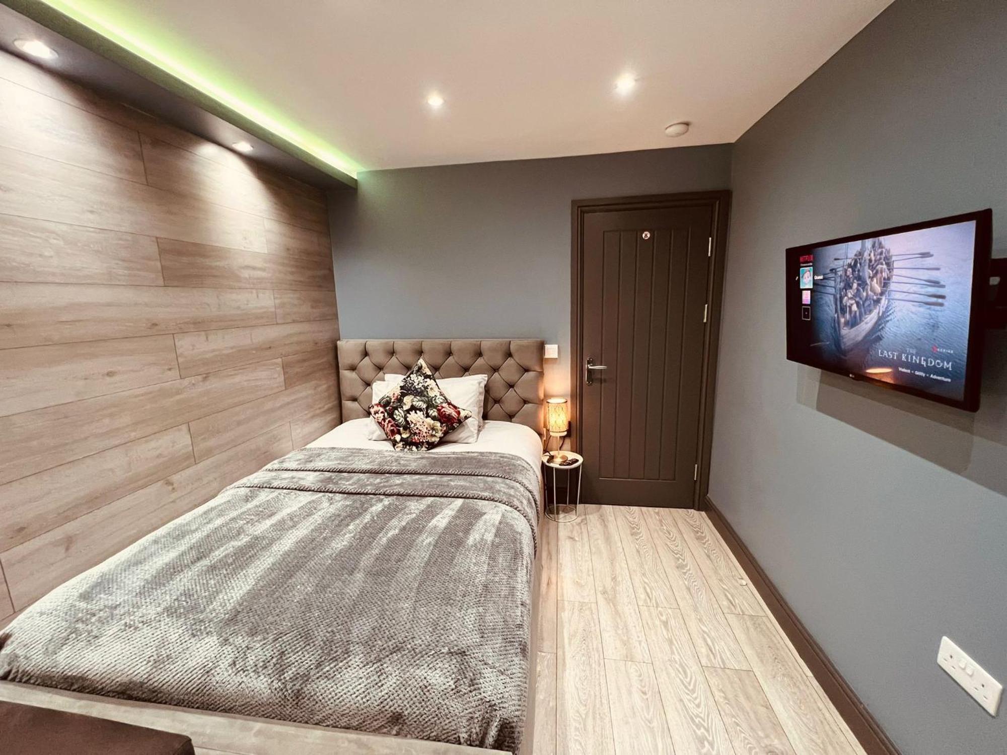 Modern Suites -5 Bedroom House- With Free Parking Birmingham City Esterno foto