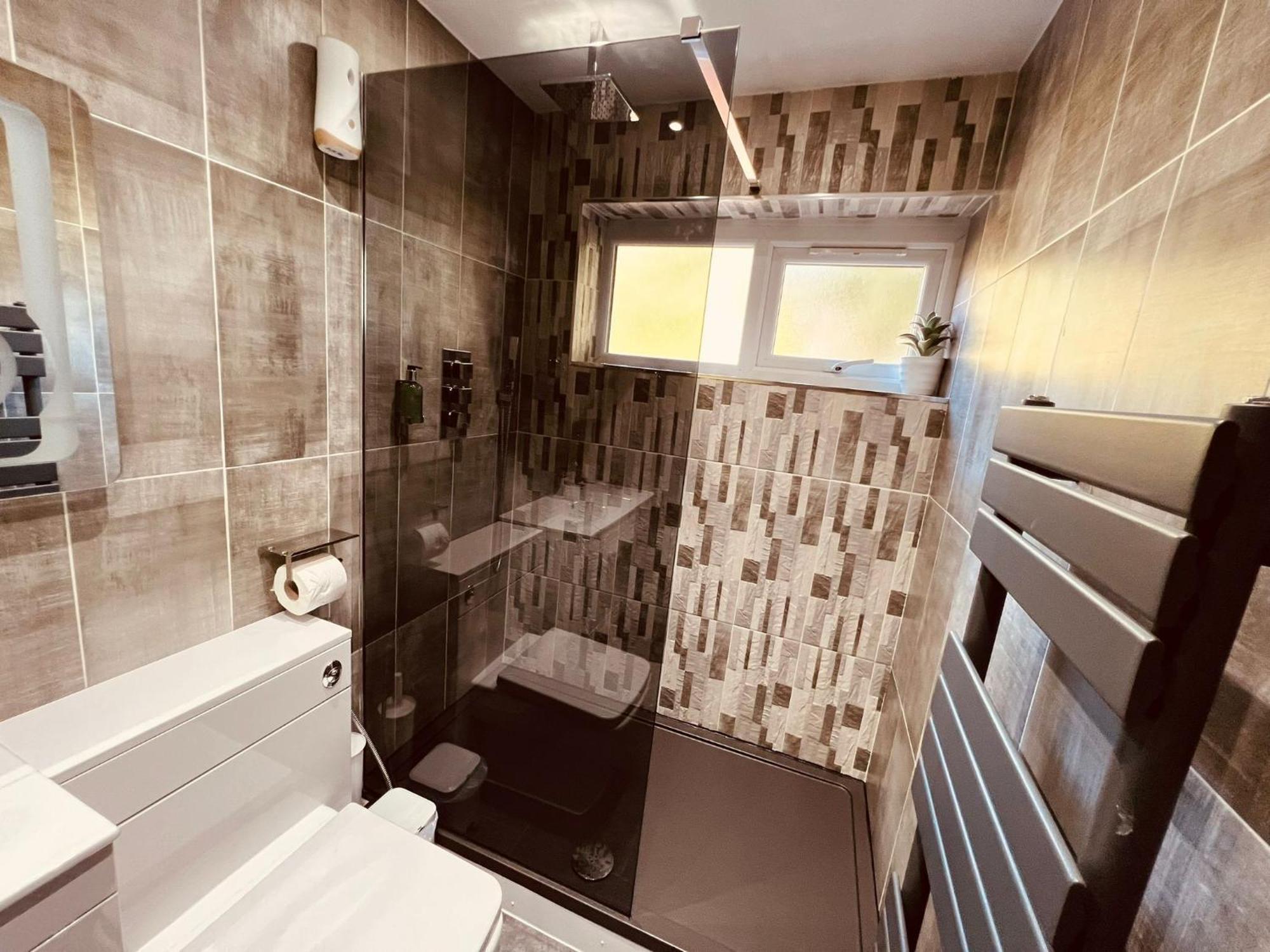 Modern Suites -5 Bedroom House- With Free Parking Birmingham City Esterno foto
