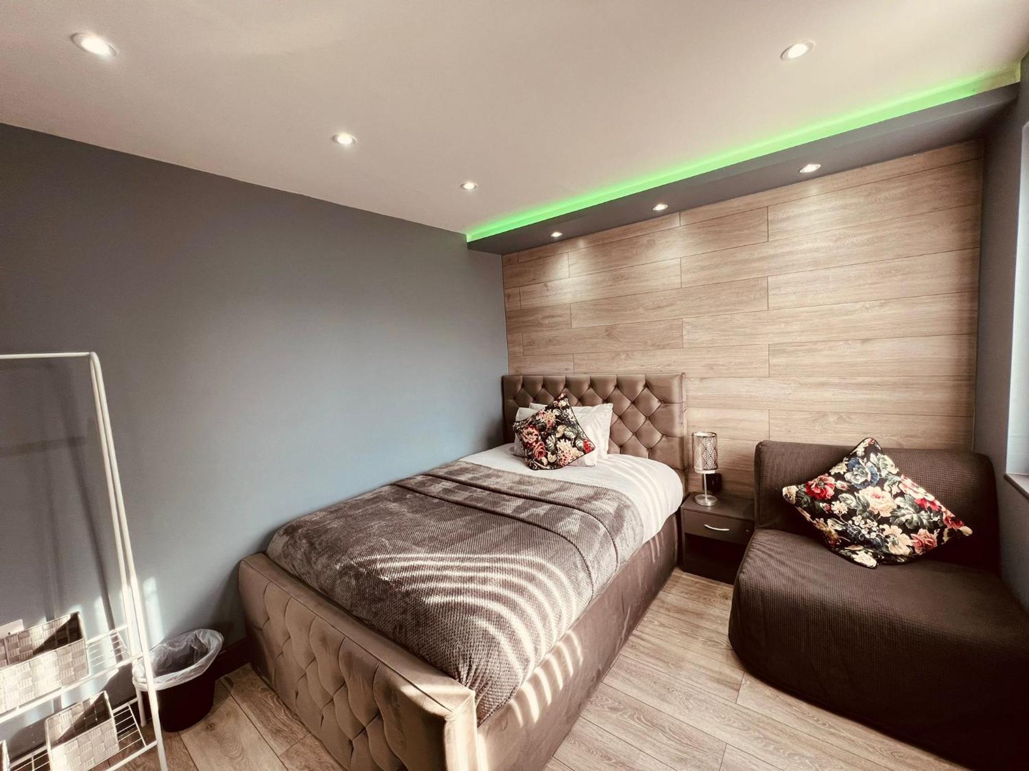 Modern Suites -5 Bedroom House- With Free Parking Birmingham City Esterno foto
