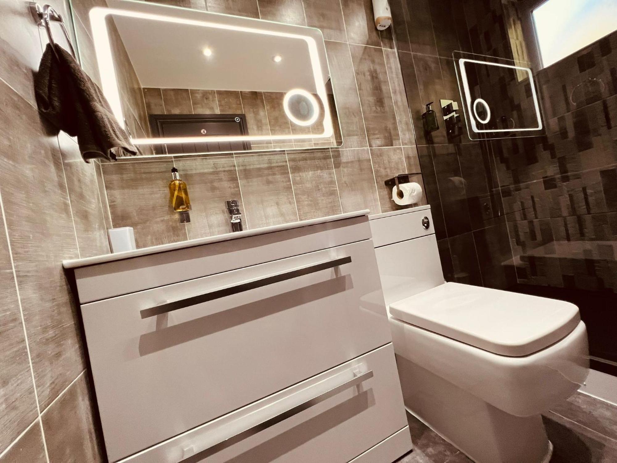 Modern Suites -5 Bedroom House- With Free Parking Birmingham City Esterno foto