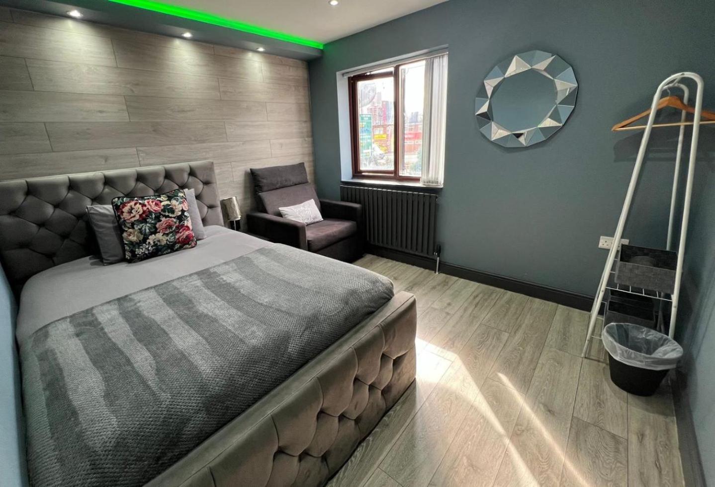Modern Suites -5 Bedroom House- With Free Parking Birmingham City Esterno foto