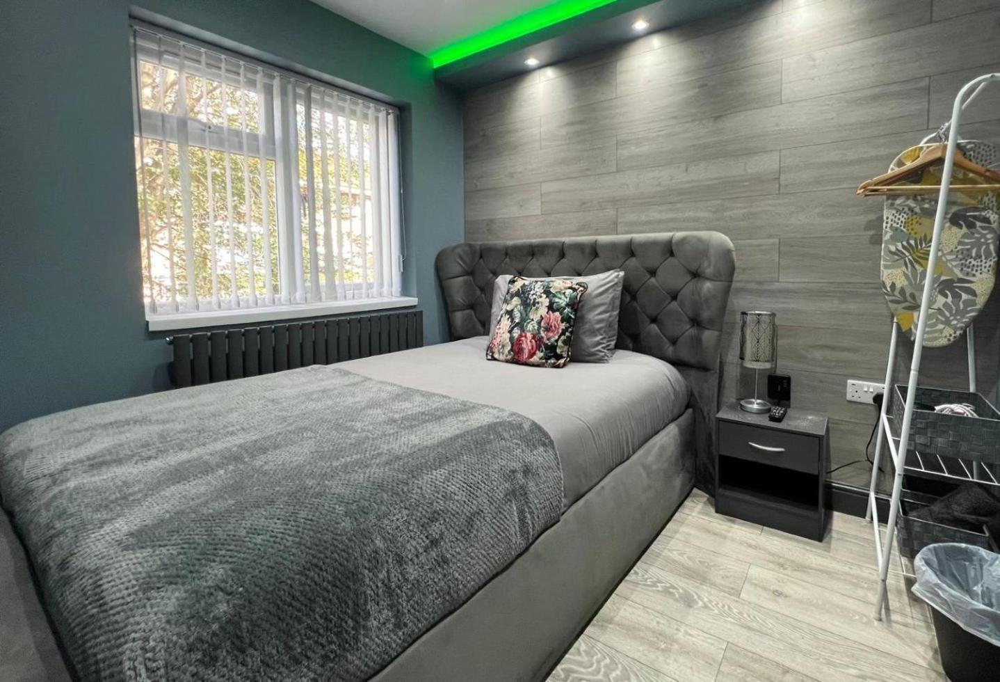 Modern Suites -5 Bedroom House- With Free Parking Birmingham City Esterno foto