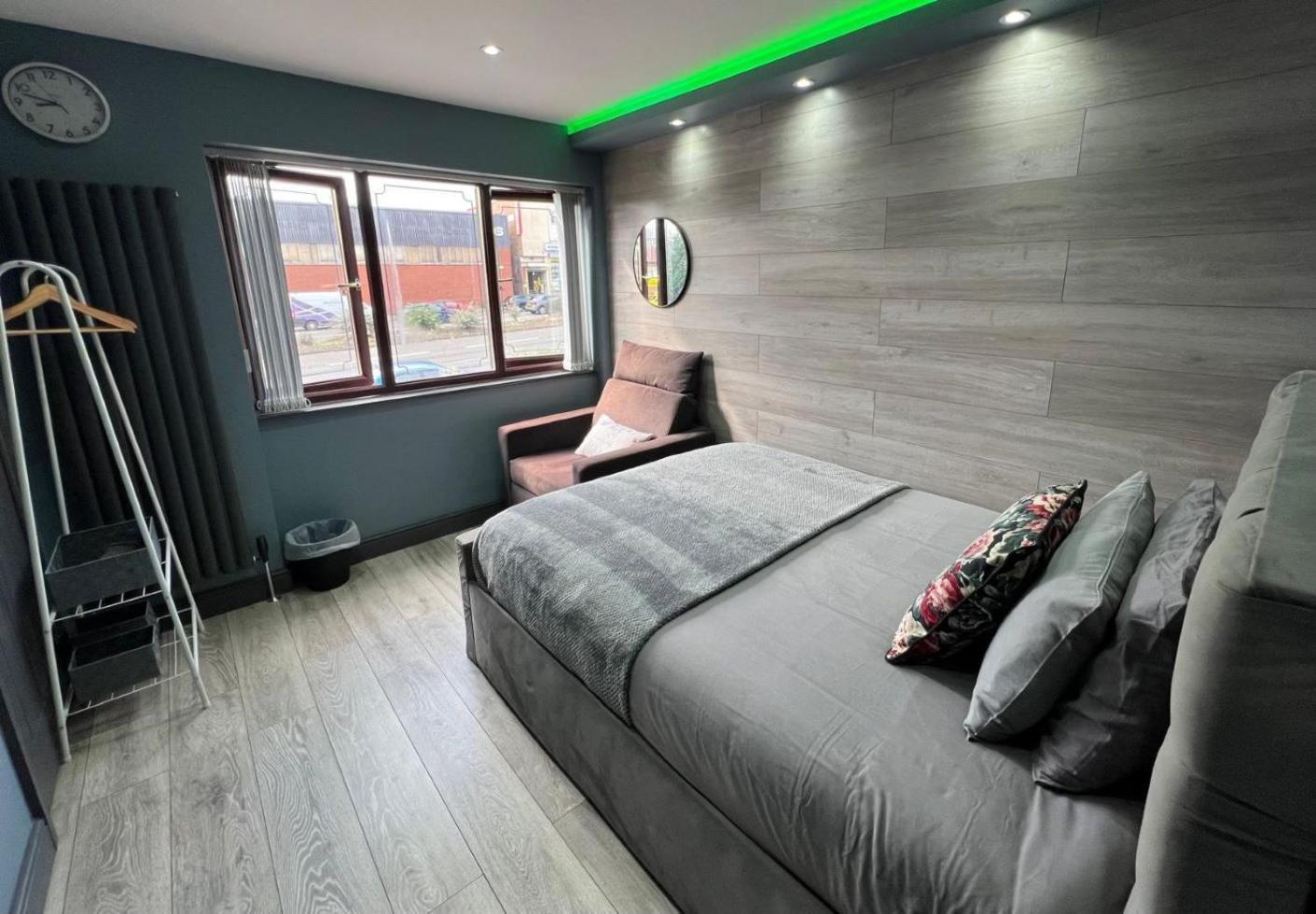 Modern Suites -5 Bedroom House- With Free Parking Birmingham City Esterno foto