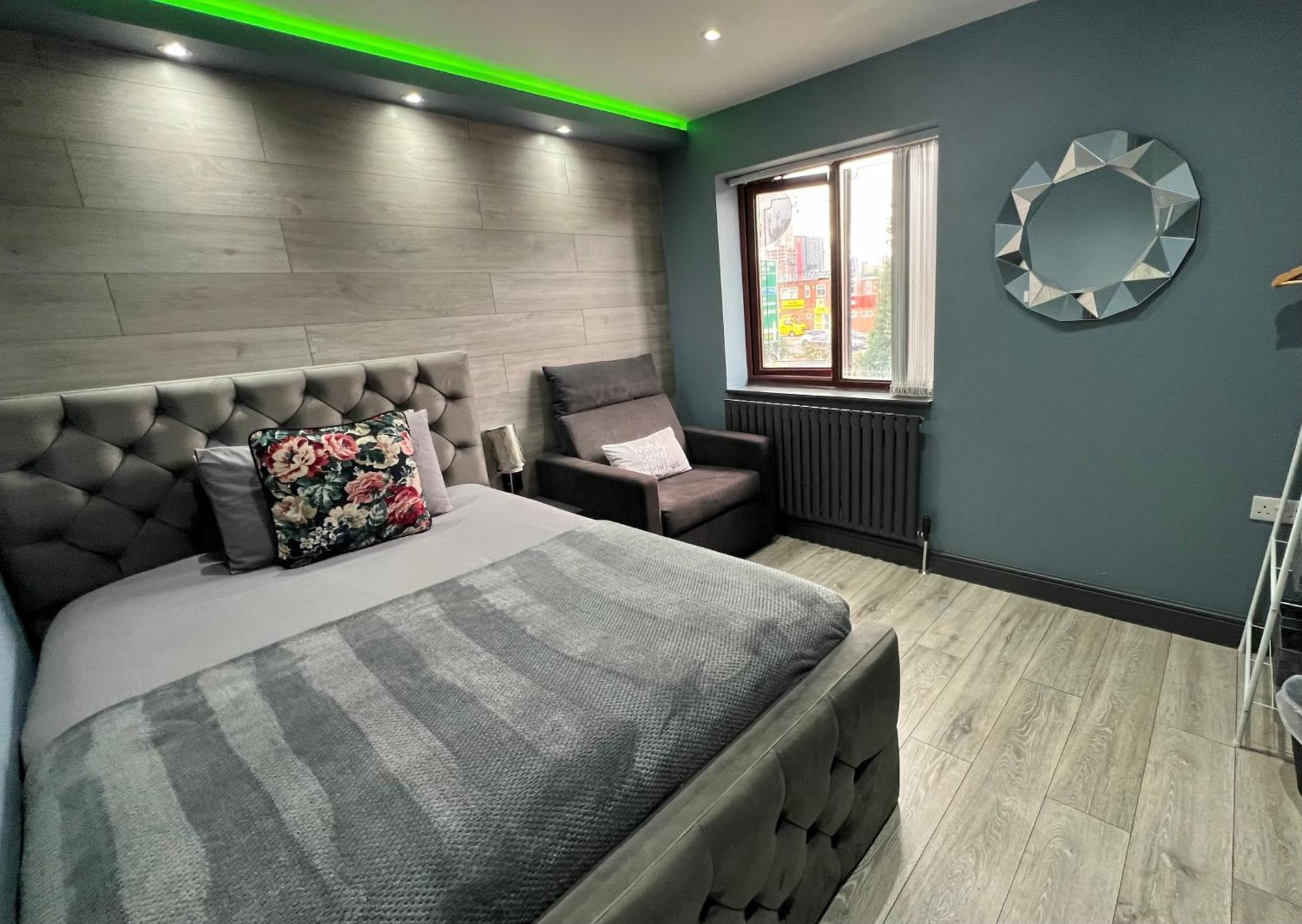 Modern Suites -5 Bedroom House- With Free Parking Birmingham City Esterno foto